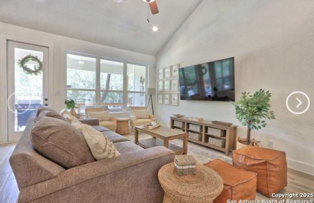 1269 Lavaca Gallery 3