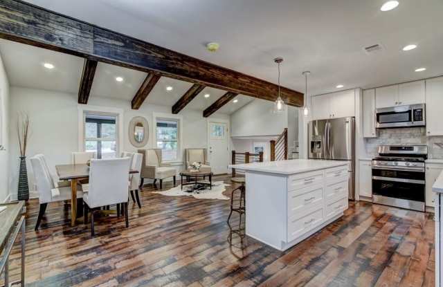 260 Moonshadow Court Gallery 2