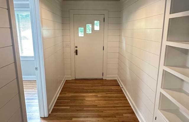 Five Bedroom Home Near UGA Gallery 3