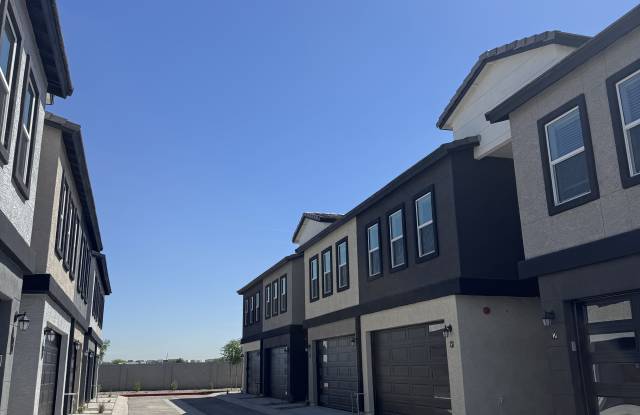 Zenn at Skyview photos photos