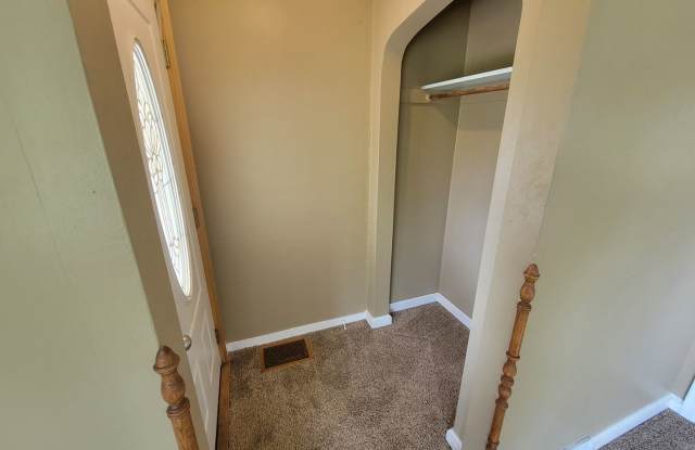 AVAILABLE JUNE - 5 Bed/2 Bath Home Close To Campus! Gallery 3