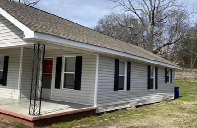 $500 Off First Month!  Updated 2 Bedroom Home Just Minutes from Downtown Chattanooga! Gallery 3
