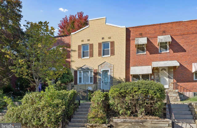 1716 REDWOOD Avenue Gallery 2