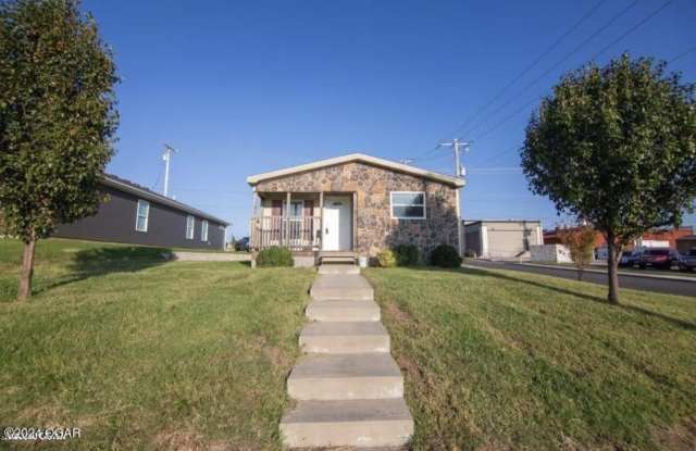 2331 S Joplin Avenue Gallery 1