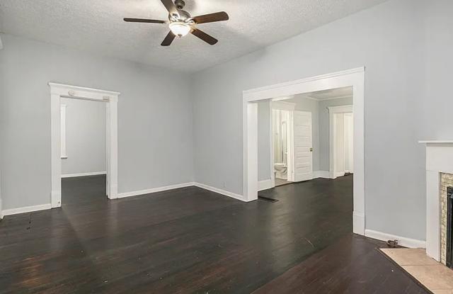 Half Off 1st Month! Spacious 3bd/2ba in Capitol View w/ Huge Fenced-In Backyard! Gallery 4