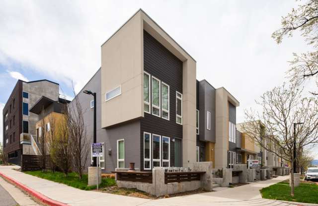 Modern 3 bed / 4 bath, 3 story townhome! photos photos