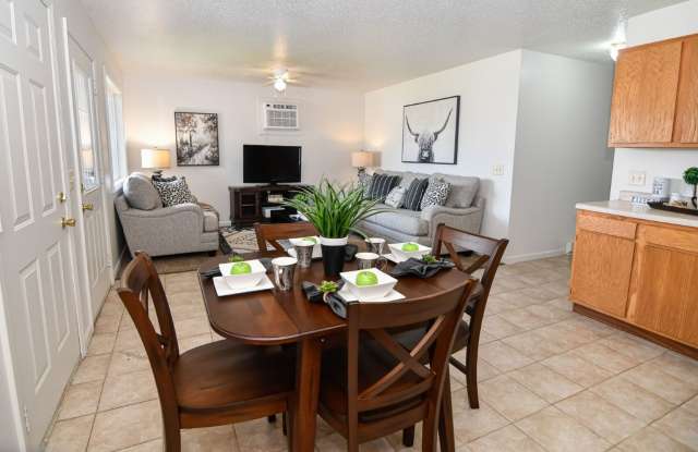3 Bedroom, Single-story Townhomes for rent in Newton, IA - 1016 1st Avenue West, Newton, IA 50208