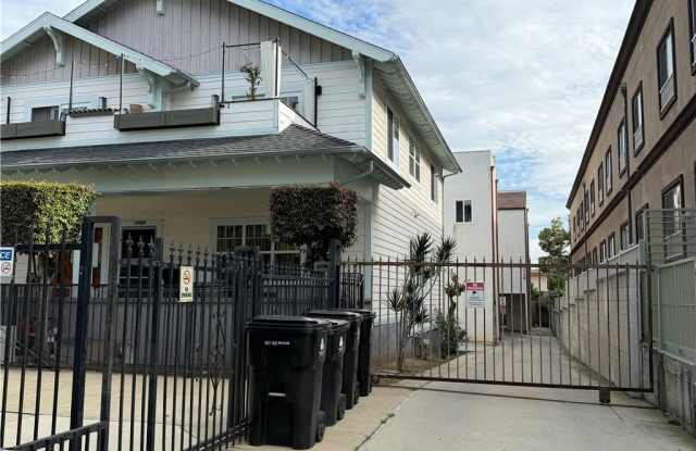 1758 N Kingsley photos photos