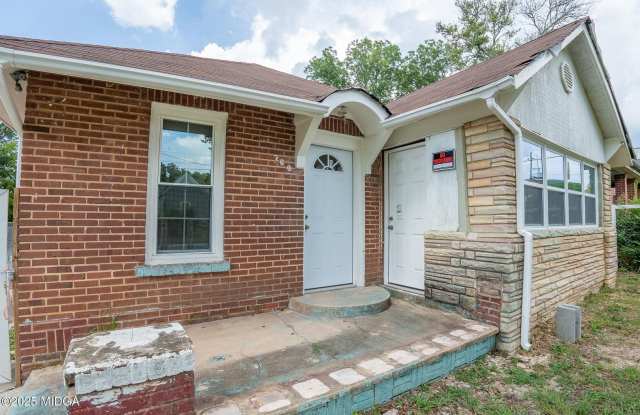 Fully Updated 2BR/2BA with New Appliances - $1,100 Gallery 4