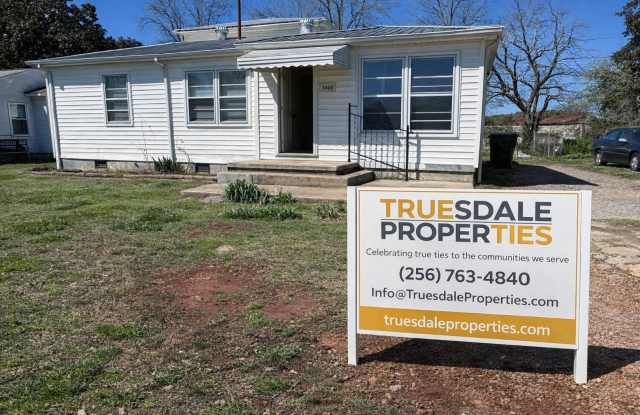 Spacious 4–5 Bedroom Home | Garage + Fenced Yard photos photos