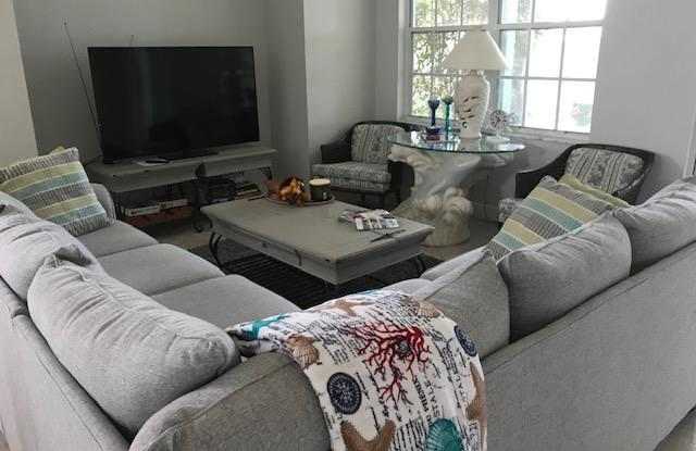 2468 Saint Johns Lane Gallery 2