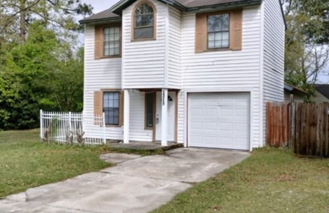 1315 Bay Hill Boulevard - 1315 Bay Hill Boulevard, Lakeside, FL 32065
