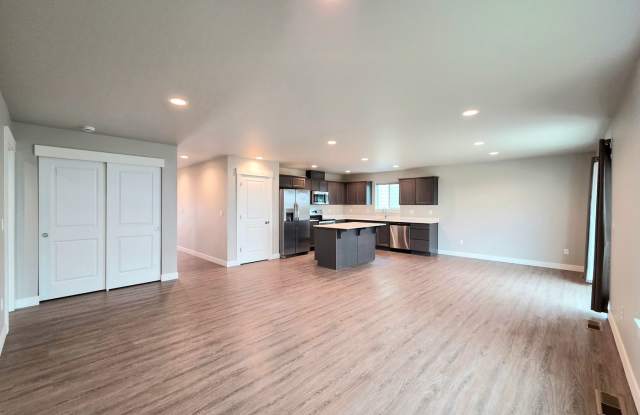 Single Family Home w/ Private Yard + Garage – Available Now! photos photos