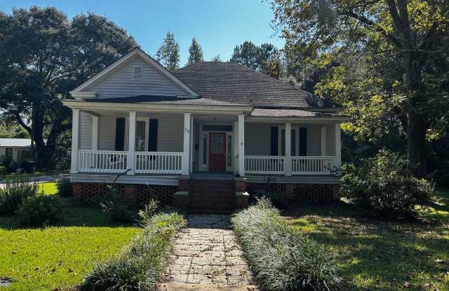 218 East 2nd Avenue - 218 East 2nd Avenue, Red Springs, NC 28377
