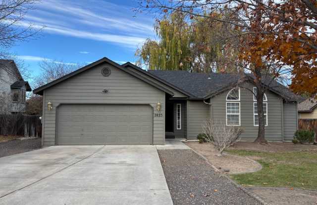 Desirable one Level Home in SW Redmond! - 2825 Southwest Volcano Court, Redmond, OR 97756