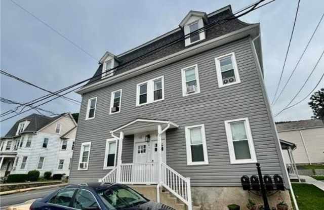 631 Pen Argyl Street unit: 5 photos photos