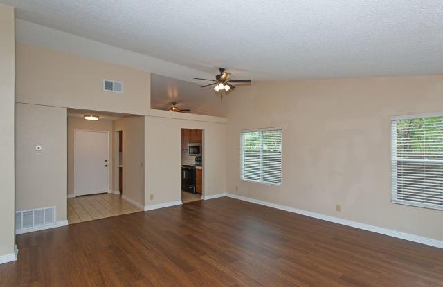 Single story home in "The Cottages" in Vista! - 924 Ashton Court, Vista, CA 92081