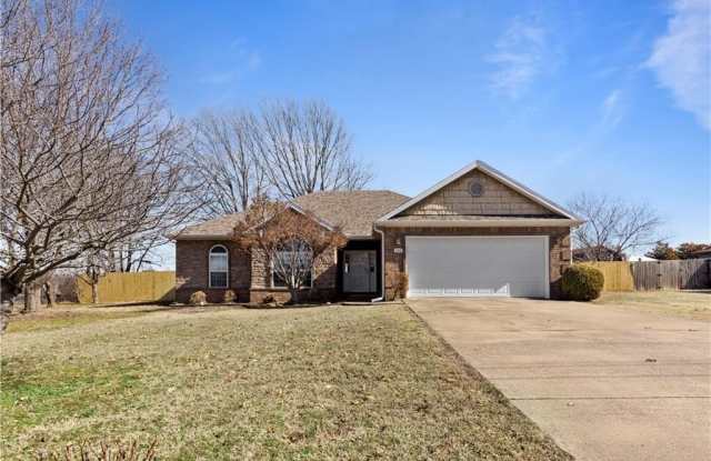 302  NE M  ST photos photos
