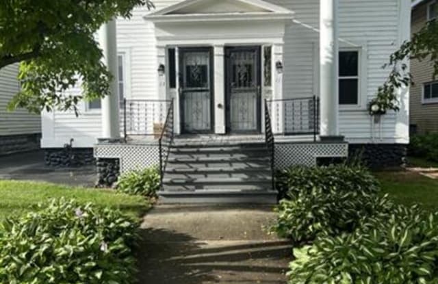 13 Lawn Avenue - 2 photos photos