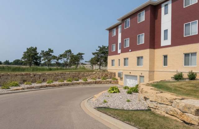 2BR/2BA First-Floor Condo Near Upper Yahara River Trail Gallery 4