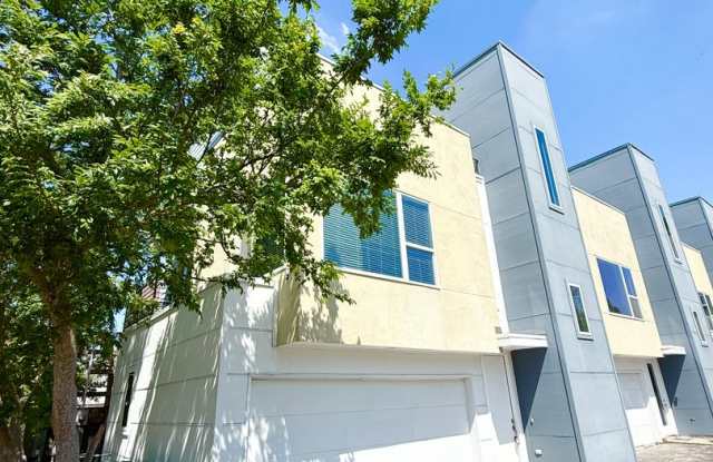 Beautiful 3-Story 2/2.5/2 w/ Study Nook Townhome in the Heights! - 1414 Laird Street, Houston, TX 77008