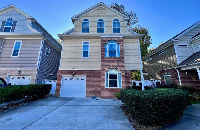 Spacious 3-Level Home in Gated Community | 3 Primary Suites | Fenced Yard | Prime Virginia Beach Location Gallery 3