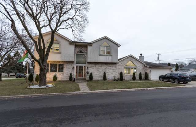 1018 N 10th Avenue - 1018 North 10th Avenue, Melrose Park, IL 60160