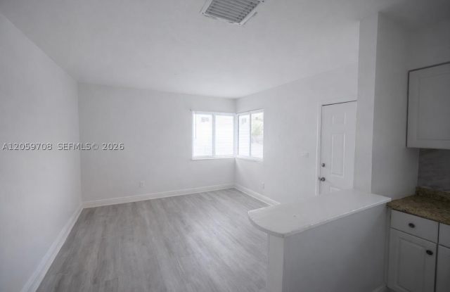 1070 NE 80th St photos photos