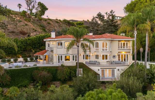 1328 Las Pulgas Road Gallery 1