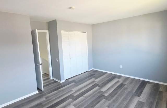 Updated  Move-In Ready Townhouse in Prime Location! photos photos