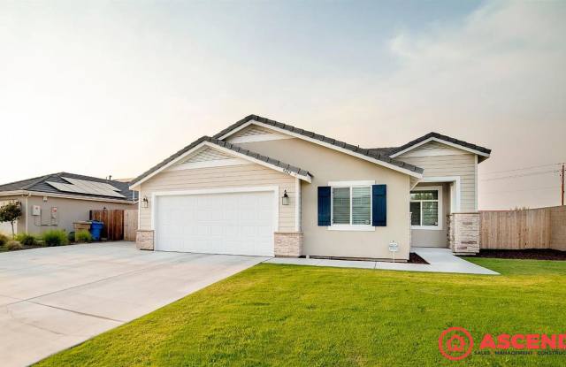 Modern 3 Bed / 2 Bath Home in Bakersfield – Garage + Full Appliance Package photos photos
