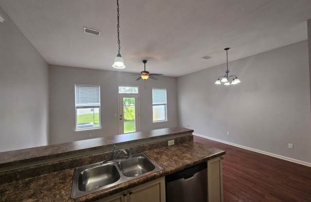 Modern Townhome in PCB – Resort-Style Living Near the Navy Base! *SPECIAL: 1/2 OFF 1st Month's Rent!* + *Military Incentive!* Gallery 4