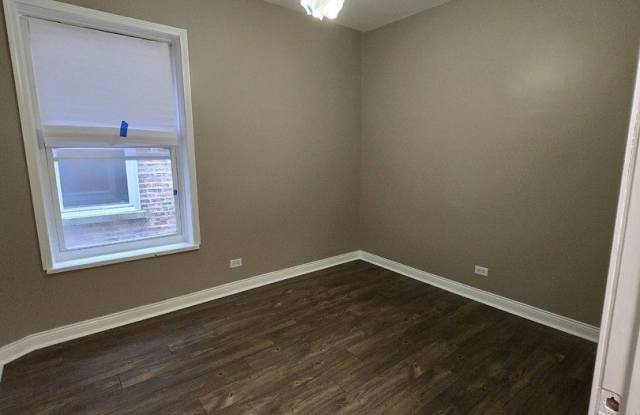 4749 S Prairie Avenue Gallery 4