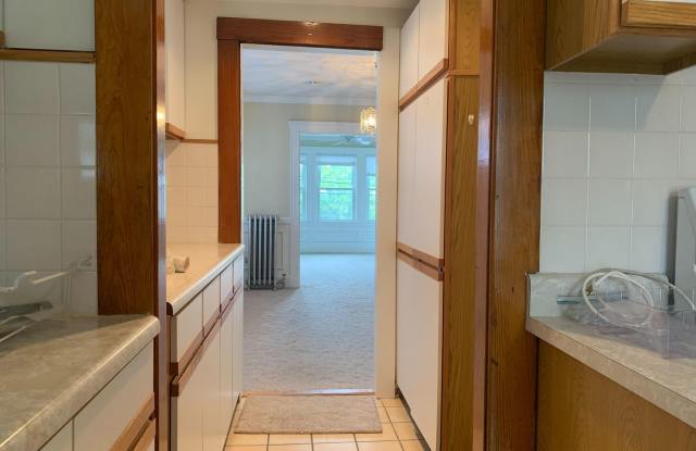 Classic Brighton Charm, Several Updates , Practical Living Space Gallery 3