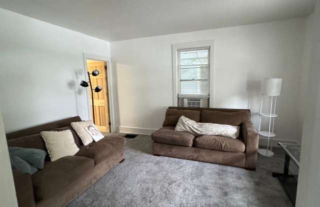 942 Woodlawn Ave. photos photos