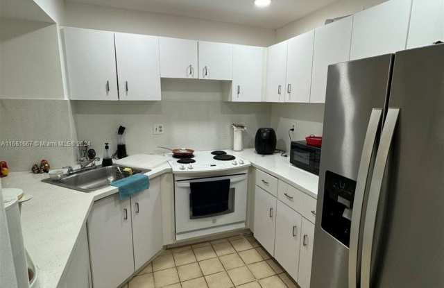10026 SW 77th Ct Gallery 3