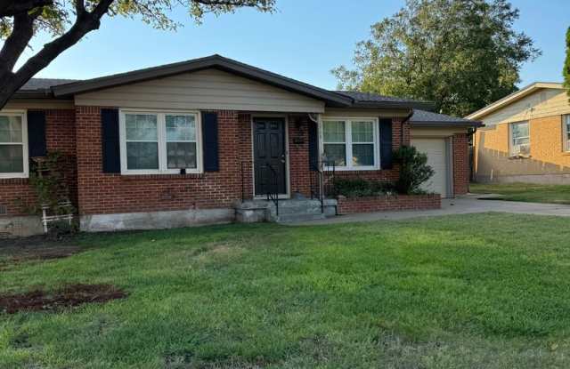 Located close Tascosa High School 3/2/1 - 1708 Brazos Street, Amarillo, TX 79102