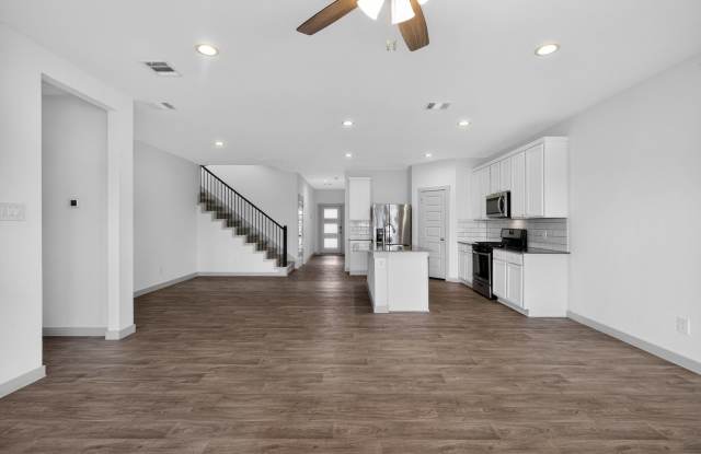 Like-New 4-Bedroom Corner Lot Home with Game Room, Appliances Included & Private Backyard Gallery 4