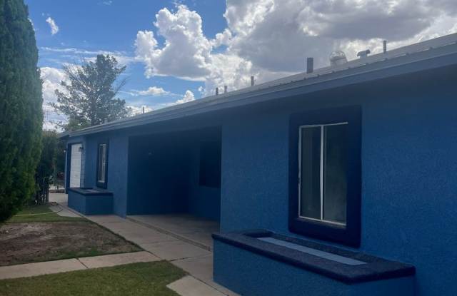 Charming 4 Bedroom 2 Bathroom home in the middle of Benson AZ. photos photos