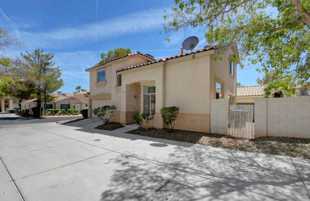 Gated community with Community Pool, THIS IS HOT!!! Gallery 3