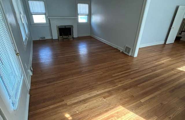 COMING SOON! RENT SPECIAL! 3 Bed 1 Bath Home! $1295.00 - 5429 Harrison Street, Kansas City, MO 64110