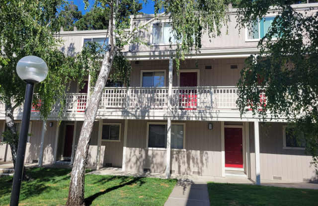 Spacious 2 Level Townhome with Great Location Gallery 1