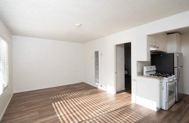 2 WEEKS FREE!!! Spacious 1BR in Great Ocean Beach/Point Loma Area! Gallery 1