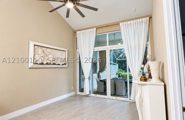 412 W Palm Aire Dr Gallery 4
