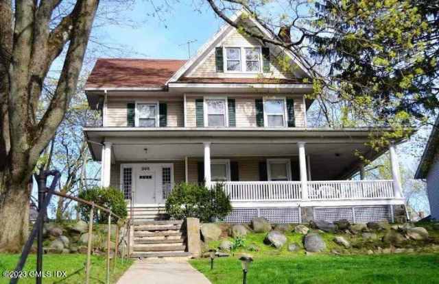 305 Milbank Ave - 305 Milbank Avenue, Greenwich, CT 06830
