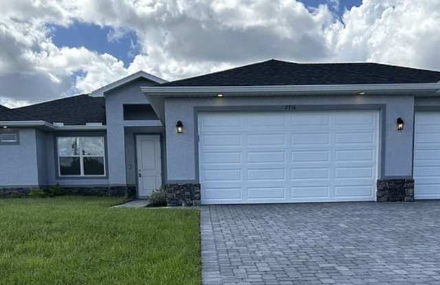 4 Bedroom 2 bathroom 3 Car Garage NE Cape Coral Home photos photos