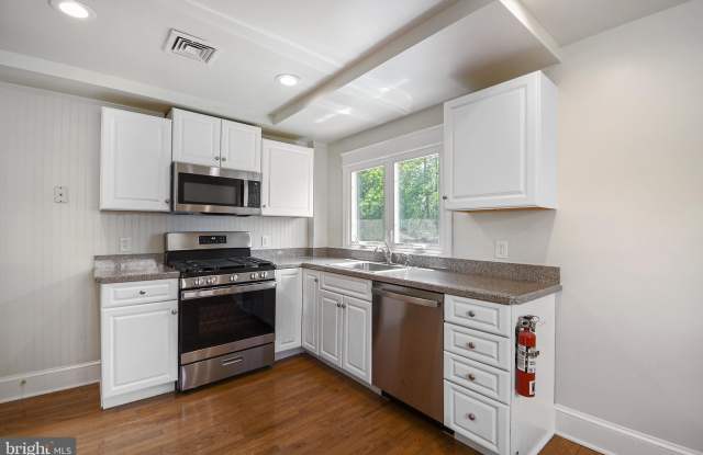 111 W SYLVAN Avenue - 111 West Sylvan Avenue, Morton, PA 19070