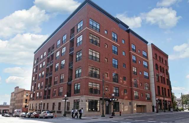 Absolutely Gorgeous 2 BR, 2 BA Condo Just Steps From the Saint Paul Farmers' Market photos photos