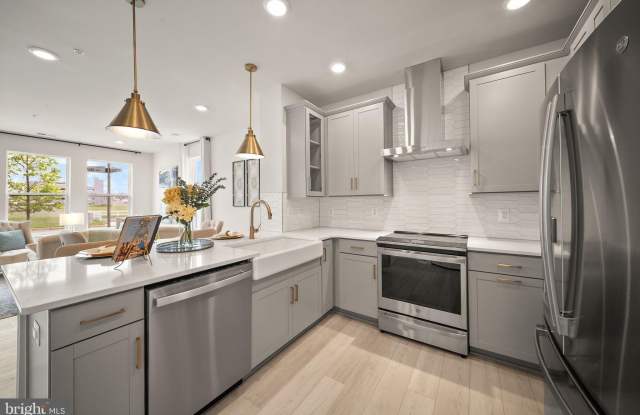 20173 NORTHPARK Drive Gallery 2