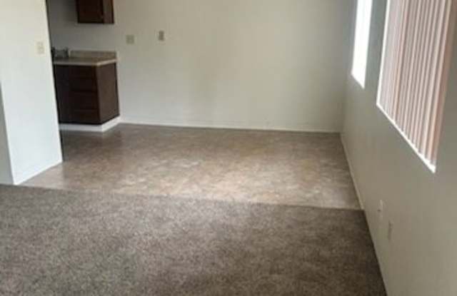 1121 Lloyd Street - 28 photos photos